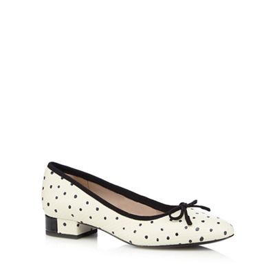 White and black 'Elderberry Isla' low heel slip-on shoes